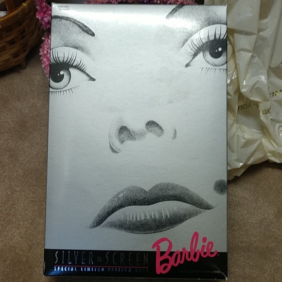 Barbie Silver Screen Barbie - Picture 6 of 6